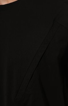 Мужская хлопковая футболка TRANSIT черного цвета, арт. CFUTRW1361 | Фото 5 (Принт: Без принта; Рукава: Короткие; Длина (для топов): Стандартные; Материал сплава: Проставлено; Материал внешний: Хлопок; Драгоценные камни: Проставлено; Стили: Минимализм)
