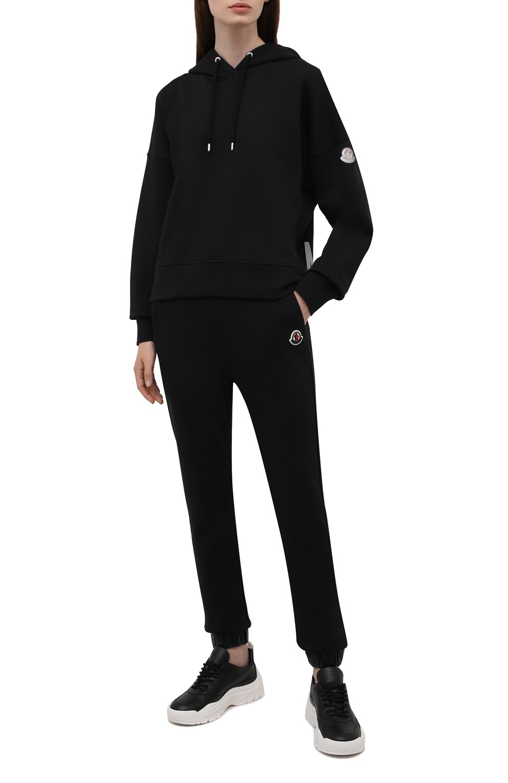 Хлопковые джоггеры MONCLER черного цвета по цене 37550 руб., арт. G2-093-8H000-12-809LC, фото 2 Хлопковые джоггеры MONCLER, арт. G2-093-8H000-12-809LC, фото 2