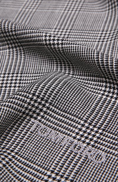 Шерстяной шарф TOM FORD черно-белого цвета по цене 33250 руб., арт. 2TF137/2BL, фото 3 Шерстяной шарф TOM FORD, арт. 2TF137/2BL, фото 3