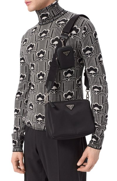 Сумка PRADA черного цвета по цене 165000 руб., арт. 2VH113-2DMH-F0002-OOO, фото 2 Сумка PRADA, арт. 2VH113-2DMH-F0002-OOO, фото 2