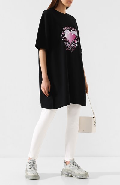 Хлопковая футболка VETEMENTS черного цвета по цене 29350 руб., арт. UAH20TR658/W, фото 2 Хлопковая футболка VETEMENTS, арт. UAH20TR658/W, фото 2