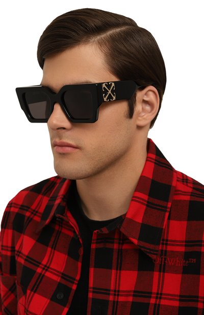 Солнцезащитные очки OFF-WHITE черного цвета по цене 33750 руб., арт. 0ERI128/1007, фото 3 Солнцезащитные очки OFF-WHITE, арт. 0ERI128/1007, фото 3