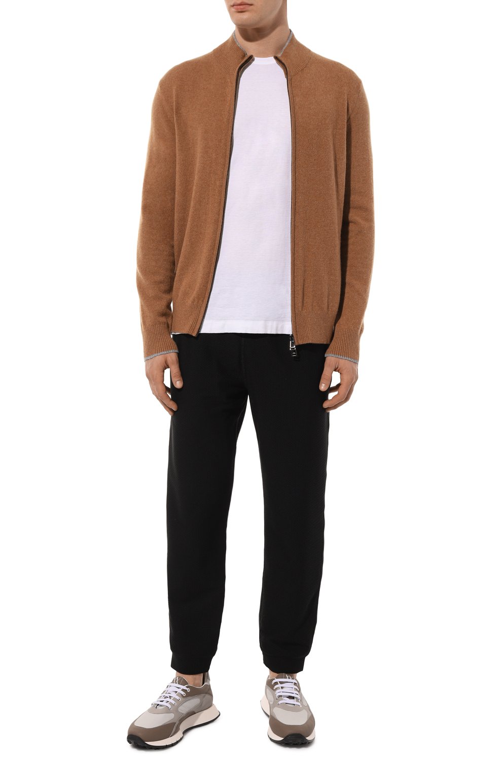 Джоггеры GIORGIO ARMANI черного цвета по цене 96350 руб., арт. 3DSP74/SJFJZ, фото 2 Джоггеры GIORGIO ARMANI, арт. 3DSP74/SJFJZ, фото 2