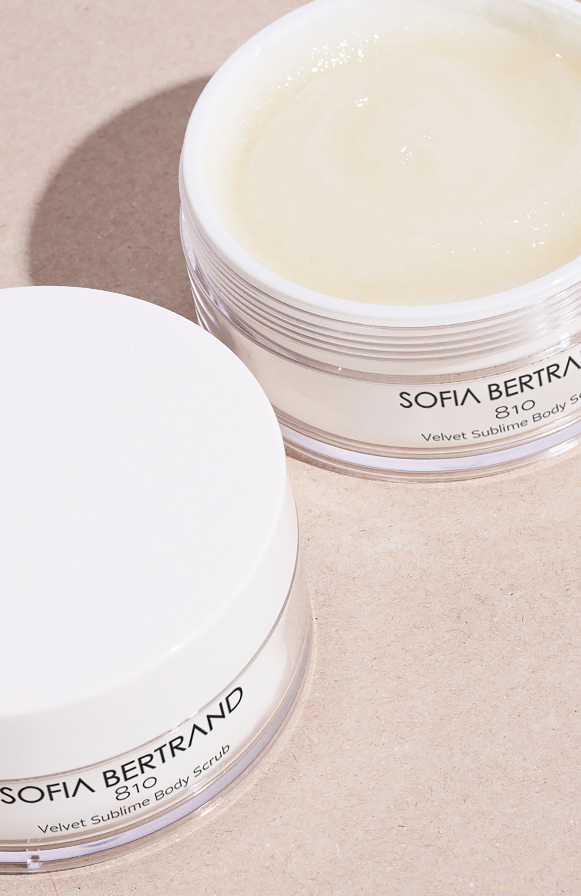 Скраб для тела (200ml) SOFIA BERTRAND бесцветного цвета по цене 12560 руб., арт. 3760379460450, фото 4 Скраб для тела (200ml) SOFIA BERTRAND, арт. 3760379460450, фото 4