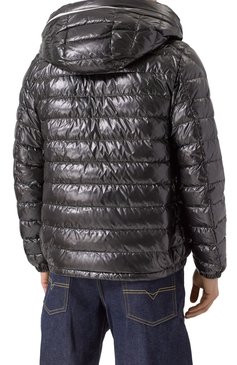 Мужская пуховик akinari MONCLER черного цвета, арт. 1A00009/596J9 | Фото 8 (Длина (верхняя одежда): Короткие; Материал внешний: Синтетический материал; Материал подклада: Синтетический материал; Рукава: Длинные; Стили: Кэжуэл; Мужское Кросс-КТ: пуховик-короткий)