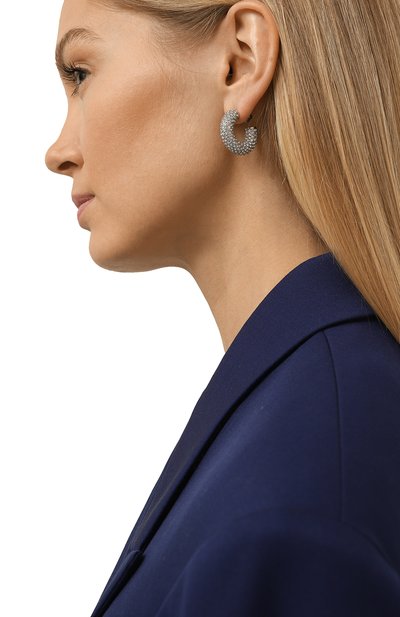 Серьги AMINA MUADDI серебряного цвета по цене 69950 руб., арт. CAMER0N H00P MINI, фото 2 Серьги AMINA MUADDI, арт. CAMER0N H00P MINI, фото 2