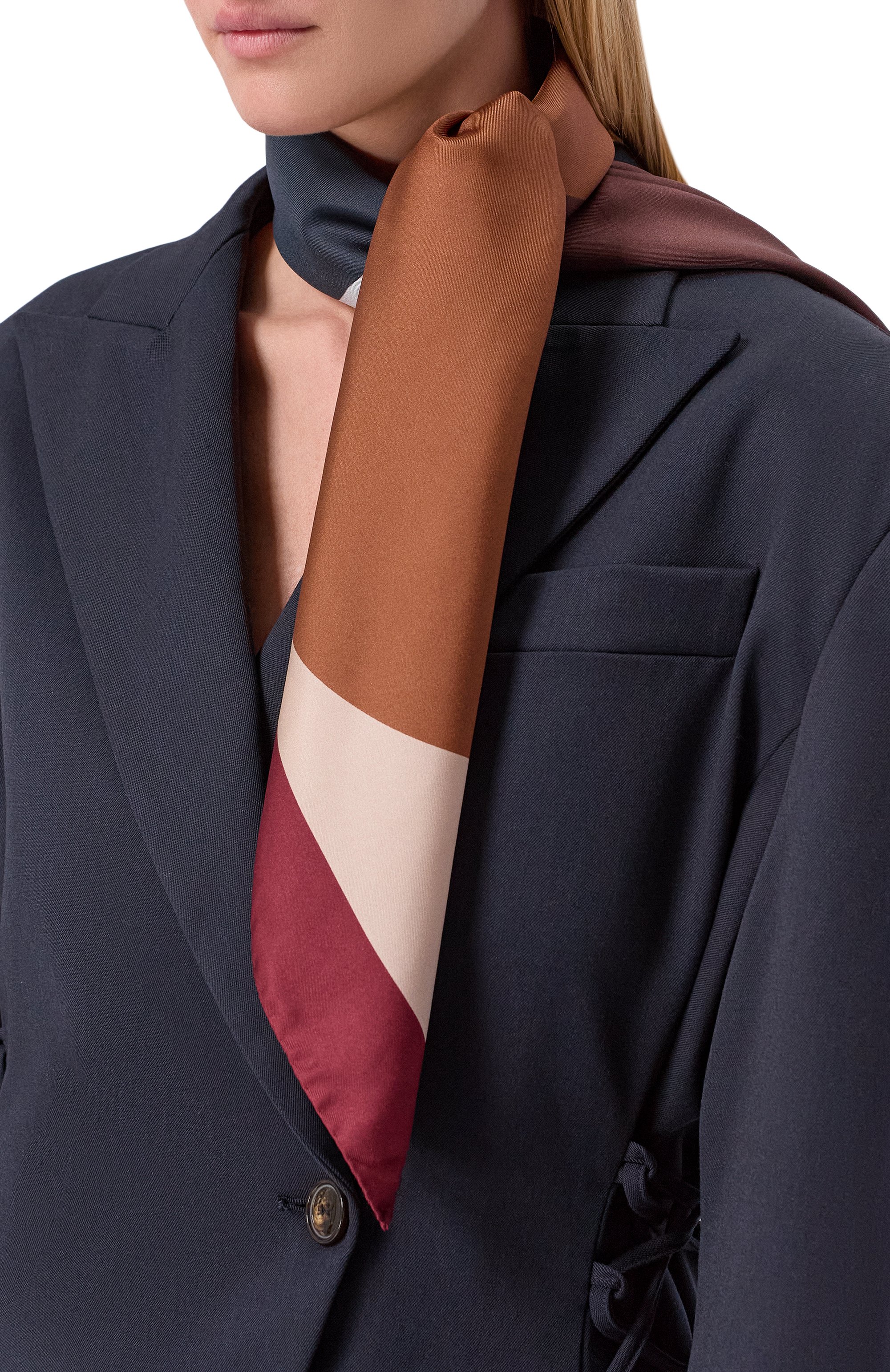 Шелковый платок COCCINELLE разноцветного цвета по цене 15950 руб., арт. E7 T0V 38 01 01, фото 2 Шелковый платок COCCINELLE, арт. E7 T0V 38 01 01, фото 2