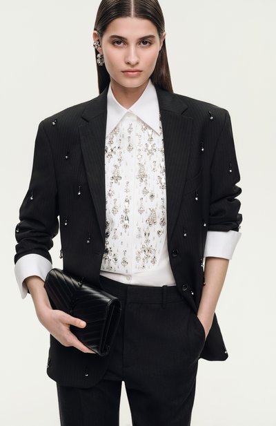 Кафф ALEXANDER MCQUEEN серебряного цвета по цене 49950 руб., арт. 757524/J160N, фото 5 Кафф ALEXANDER MCQUEEN, арт. 757524/J160N, фото 5