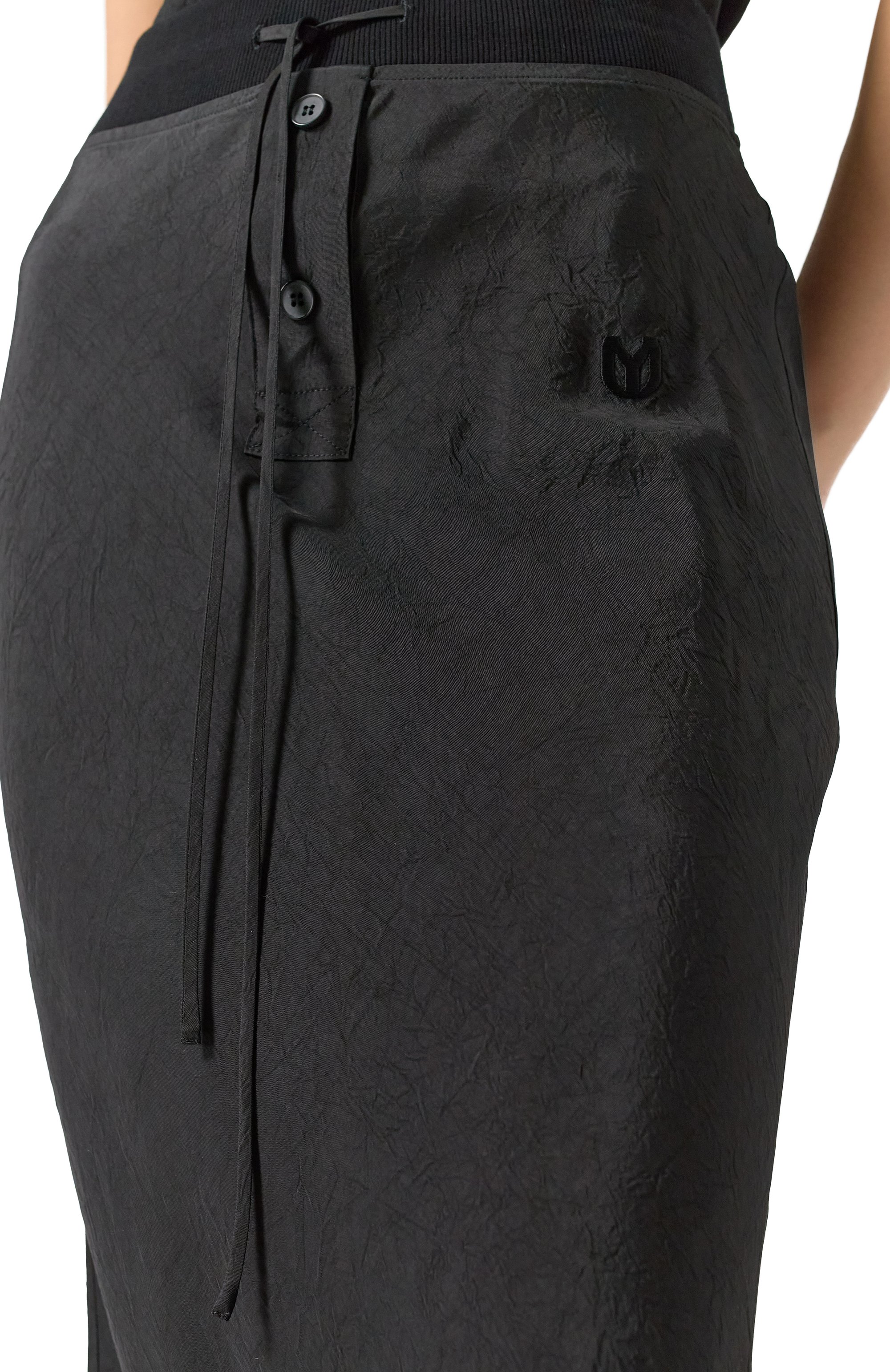 Юбка YUZEFI черного цвета по цене 36500 руб., арт. YUZRS25-RW-SK09-01, фото 5 Юбка YUZEFI, арт. YUZRS25-RW-SK09-01, фото 5