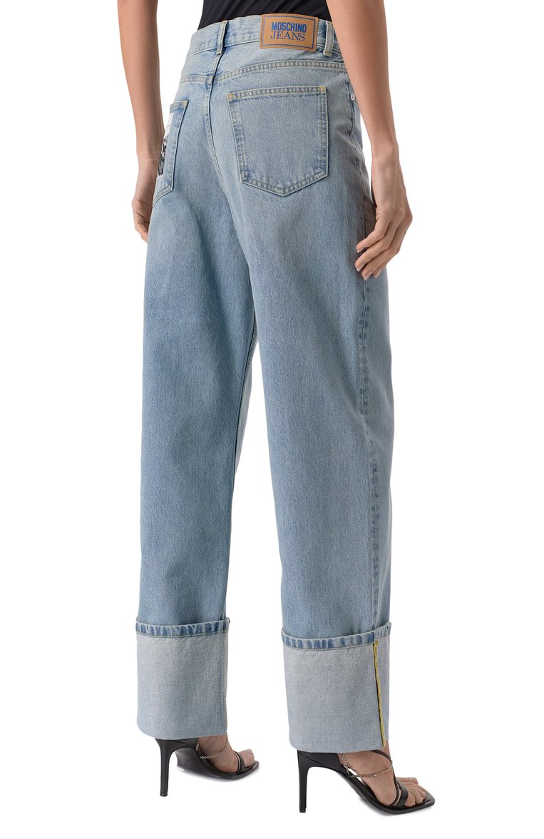 Женские джинсы M05CH1NO JEANS голубого цвета, арт. J0313/3217 | Фото 4 (Длина (брюки, джинсы): Стандартные; Детали: Делаве; Стили: Кэжуэл; Силуэт Ж (брюки и джинсы): Прямые; Материал внешний: Деним, Хлопок; Кросс-КТ: Деним)