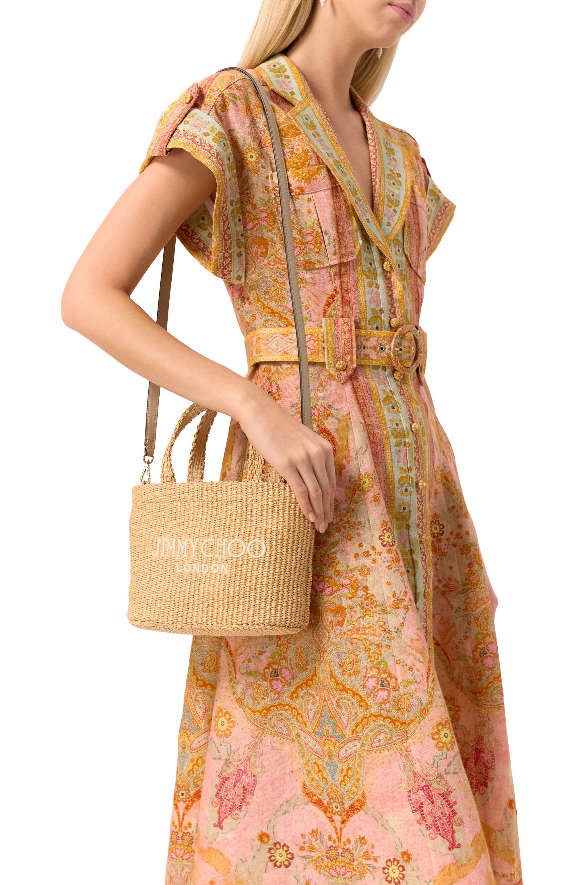 Сумка-тоут ew JIMMY CHOO бежевого цвета по цене 73400 руб., арт. BEACH T0TE E/W MINI, фото 2 Сумка-тоут ew JIMMY CHOO, арт. BEACH T0TE E/W MINI, фото 2