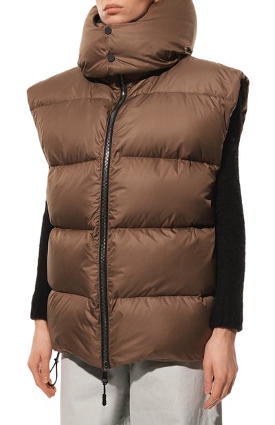 Пуховый жилет MIRA темно-бежевого цвета по цене 67650 руб., арт. MG02/L0G0PIUM/GILET, фото 3 Пуховый жилет MIRA, арт. MG02/L0G0PIUM/GILET, фото 3