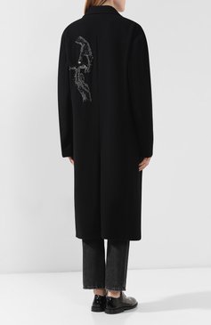 Женское шерстное пальто YOHJI YAMAMOTO черного цвета, арт. YJ-J06-128 | Фото 4 (Длина (верхняя о�дежда): Длинные; Материал подклада: Купро; Рукава от горловины: Длинные; Статус проверки: Проверена категория, Проверено; Рукава: Длинные; Материал внешний: Шерсть; 1-2-бортные: Однобортные; Материал сплава: Проставлено, Проверено; Драгоценные камни: Проставлено)