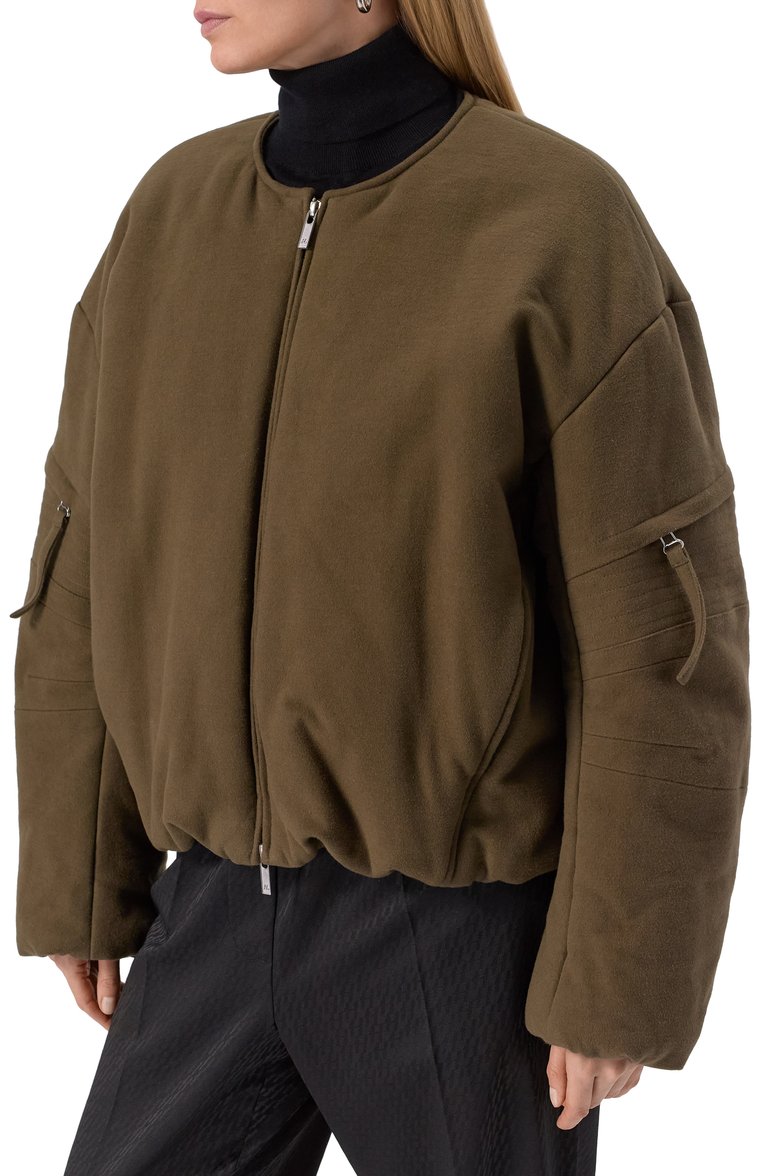 Женский хлопковый бомбер HELMUT LANG хаки цвета, арт. 009HW102 | Фото 3 (Длина (верхняя одежда): Короткие; Материал подклада: Вискоза; Рукава: Длинные; Кросс-КТ: Куртка, Легкие; Стили: Кэжуэл; Материал внешний: Хлопок)