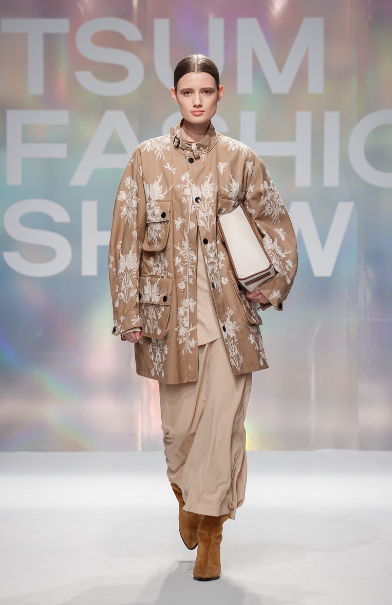Женское платье из вискозы JIL SANDER бежевого цвета, арт. J04CT0110-J65016 | Фото 7 (Длина Ж (юбки, платья, шорты): Миди; Рукава: Длинные; Материал внешний: Вискоза; Стили: Кэжуэл; Женское Кросс-КТ: Платье-одежда; Случай: Повседневный; Автоматизация ТО: Проставлено; Автоматизация состава: Проставлено)