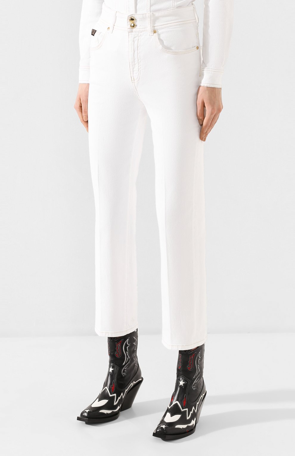 Джинсы VERSACE JEANS COUTURE белого цвета по цене 24050 руб., арт. A1HVA0TI-VDP515/HRF4N, фото 3 Джинсы VERSACE JEANS COUTURE, арт. A1HVA0TI-VDP515/HRF4N, фото 3