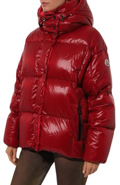 Женский пуховик  jasione MONCLER красного цвета, арт. 1A000-65-68950 | Фото 3 (Материал сплава: Проставлено; Драгоценные камни: Проставлено; Рукава: Длинные; Длина (верхняя одежда): Короткие; Материал утеплителя: Пух и перо; Материал внешний: Синтетический материал; Материал подклада: Синтетический материал; Кросс-КТ: Пуховик; Стили: Кэжуэл)