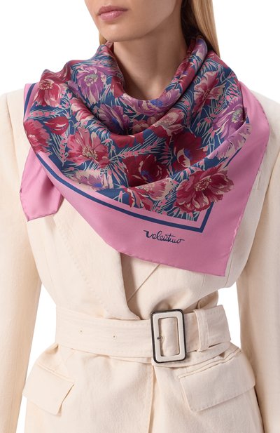 Шелковый платок VALENTINO разноцветного цвета по цене 55450 руб., арт. 8W0EI114/ZEN, фото 2 Шелковый платок VALENTINO, арт. 8W0EI114/ZEN, фото 2
