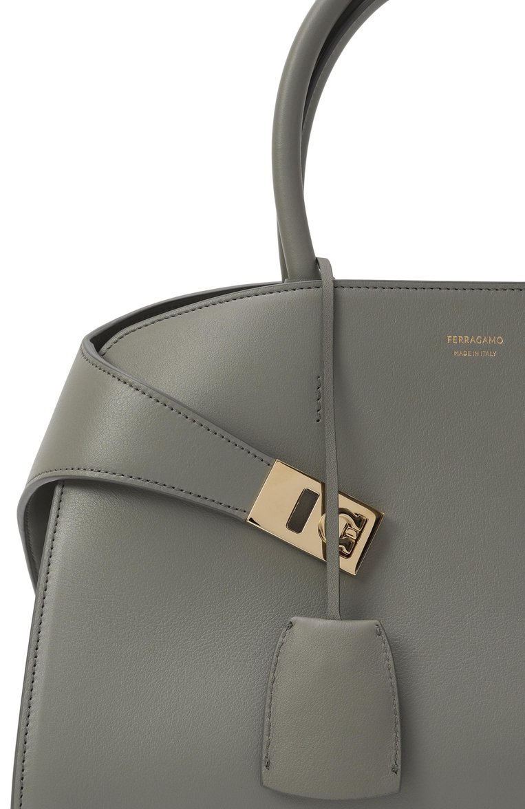 Женская сумка hug medium FERRAGAMO серого цвета, арт. 215608/775279 | Фото 3 (Размер: medium; Материал: Натуральная кожа; Ремень/цепочка: На ремешке)
