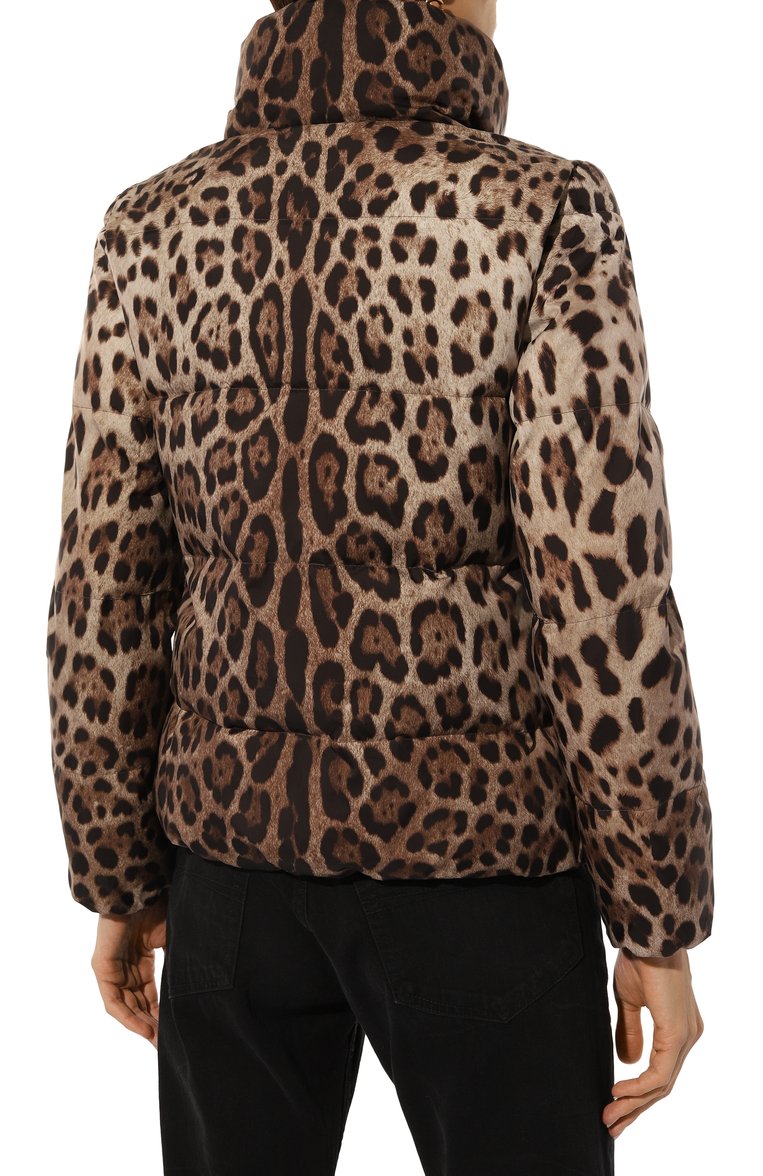 Женский пуховик DOLCE & GABBANA леопардового цвета, арт. F9R11T/HSMW8/36 | Фото 4 (Рукава: Длинные; Ма�териал сплава: Проставлено; Драгоценные камни: Проставлено; Длина (верхняя одежда): Короткие; Материал подклада: Синтетический материал; Стили: Гламурный; Кросс-КТ: Пуховик; Материал внешний: Синтетический материал)
