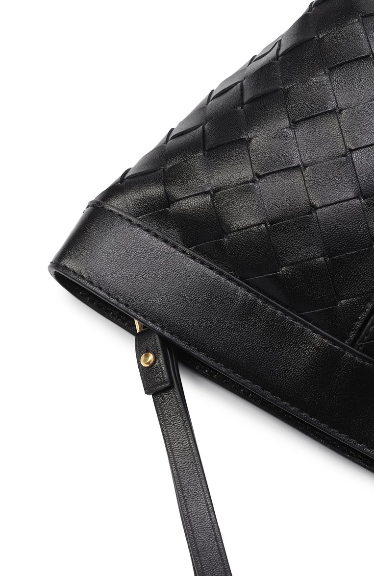 Женский клатч flip flap mini BOTTEGA VENETA черного цвета, арт. 805577/V3IV1 | Фото 3 (Материал: Натуральная кожа; Размер: mini; Женское Кросс-КТ: Клатч-клатчи; Автоматизация ТО: Проставлено; Автоматизация состава: Проставлено)