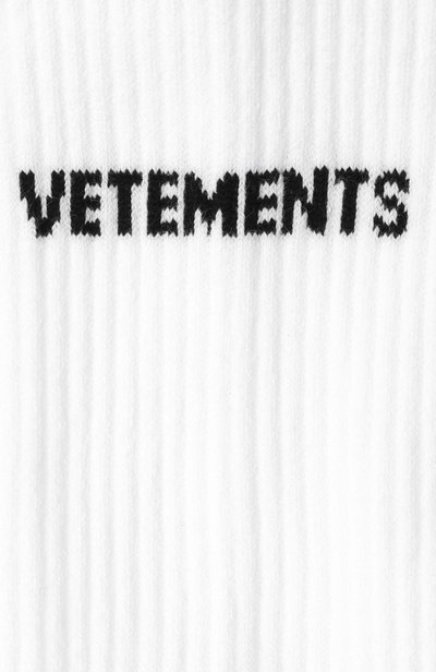 Хлопковые носки VETEMENTS белого цвета по цене 14850 руб., арт. UH27S0300W, фото 2 Хлопковые носки VETEMENTS, арт. UH27S0300W, фото 2
