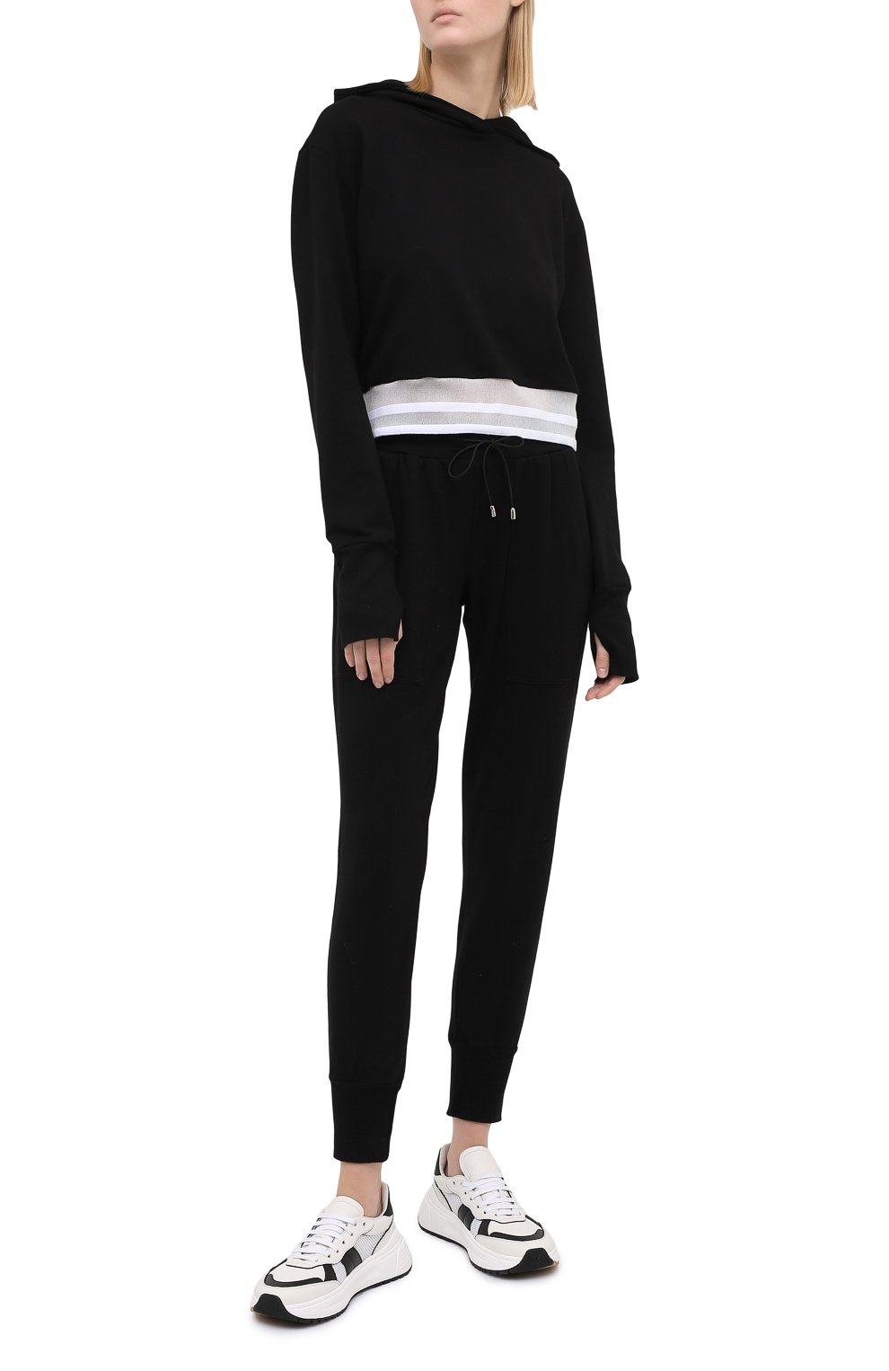 Худи HEROINE SPORT черно-белого цвета по цене 13150 руб., арт. HS-2-098/SUMMER 2020, фото 2 Худи HEROINE SPORT, арт. HS-2-098/SUMMER 2020, фото 2