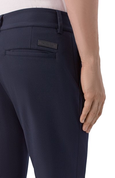 Брюки TRUSSARDI темно-синего цвета по цене 29300 руб., арт. P021M000101N, фото 5 Брюки TRUSSARDI, арт. P021M000101N, фото 5