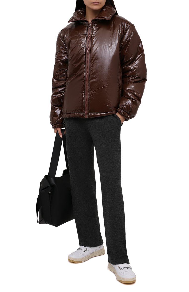 Женский пуховик ACNE STUDIOS коричневого цвета, арт. C90066/W | Фото 2 (Материал подклада: Синтетический материал; Длина (верхняя одежда): Короткие; Материал внешний: Синтетический материал; Рукава: Длинные; Стили: Гламурный; Женское Кросс-КТ: Пуховик-куртка; Кросс-КТ: Пуховик)