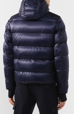 Мужская пуховая куртка hintertux MONCLER GRENOBLE темно-синего цвета, арт. E2-097-40303-05-53071 | Фото 4 (Кросс-КТ: Куртка, Пуховик; Мужское Кросс-КТ: пуховик-короткий, Пуховик-верхняя одежда, Верхняя одежда; Рукава: Длинные; Материал внешний: Синтетический материал; Материал сплава: Проставлено; Материал подклада: Синтетический материал; Драгоценные камни: Проставлено; Длина (верхняя одежда): Короткие; Материал утеплителя: Пух и перо; Статус проверки: Проверена категория)