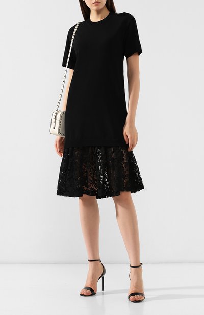 Платье из вискозы VALENTINO черного цвета по цене 286000 руб., арт. SB3KDA304QE, фото 2 Платье из вискозы VALENTINO, арт. SB3KDA304QE, фото 2