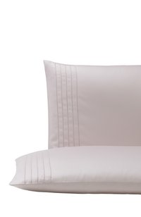 Светло-розовый