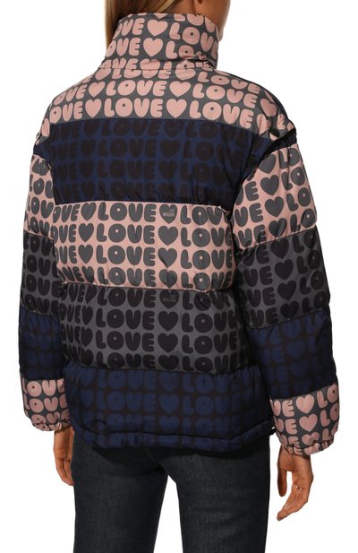 Пуховик MOSCHINO разноцветного цвета по цене 55900 руб., арт. W H 782 80 T 188A/0UTLET AW22-23, фото 4 Пуховик MOSCHINO, арт. W H 782 80 T 188A/0UTLET AW22-23, фото 4