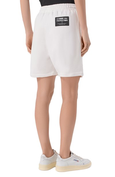 Хлопковые шорты COMME DES FUCKDOWN белого цвета по цене 9910 руб., арт. CFABW01556, фото 4 Хлопковые шорты COMME DES FUCKDOWN, арт. CFABW01556, фото 4