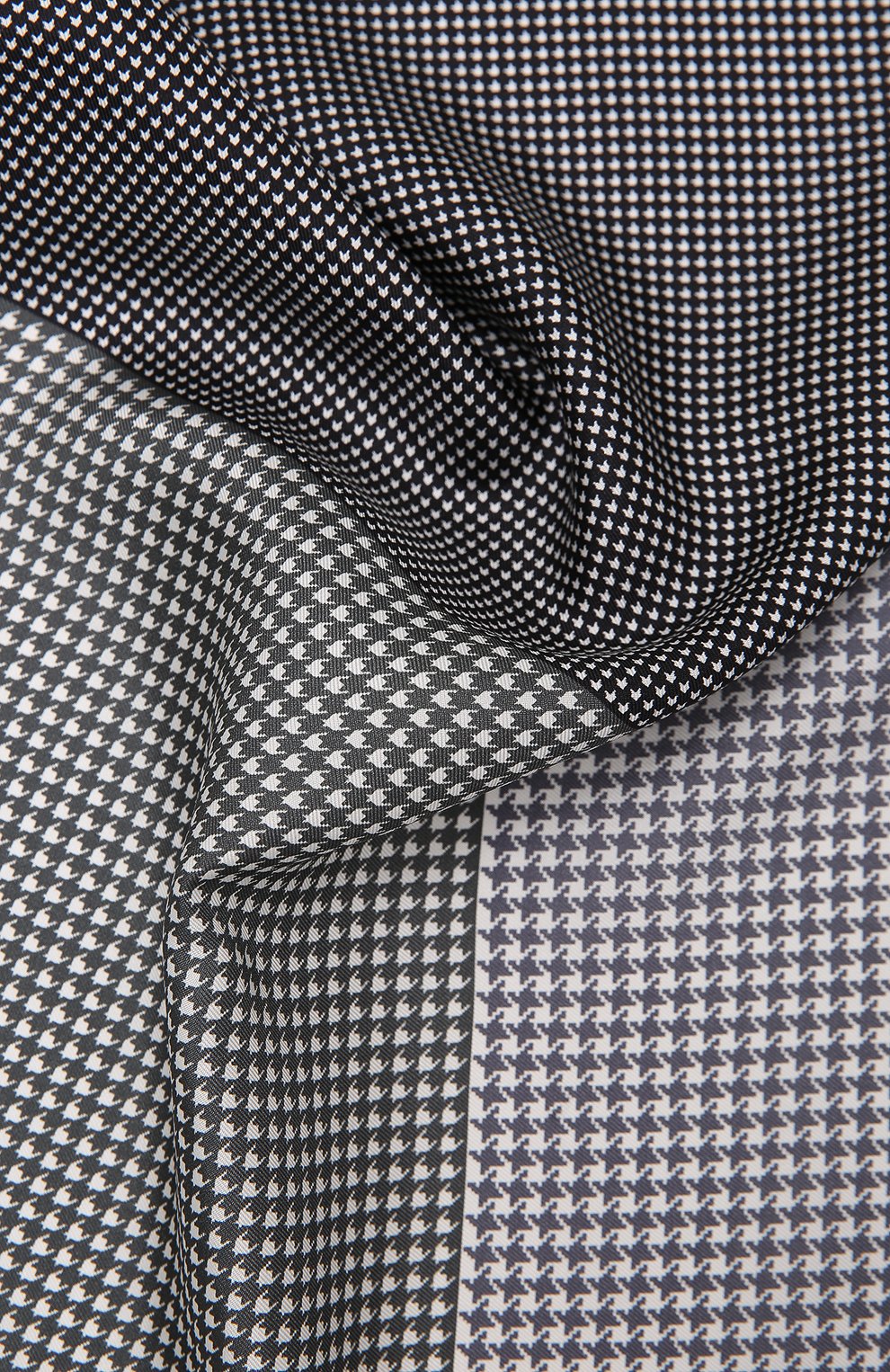 Шелковый платок LANVIN серого цвета по цене 7995 руб., арт. 5832/HANDKERCHIEF, фото 3 Шелковый платок LANVIN, арт. 5832/HANDKERCHIEF, фото 3