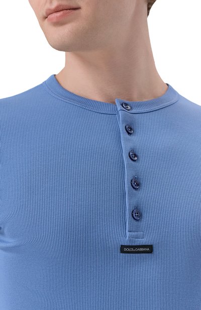 Хлопковая футболка-хенли DOLCE & GABBANA голубого цвета по цене 65300 руб., арт. G8QX6T/G7P3J, фото 5 Хлопковая футболка-хенли DOLCE & GABBANA, арт. G8QX6T/G7P3J, фото 5