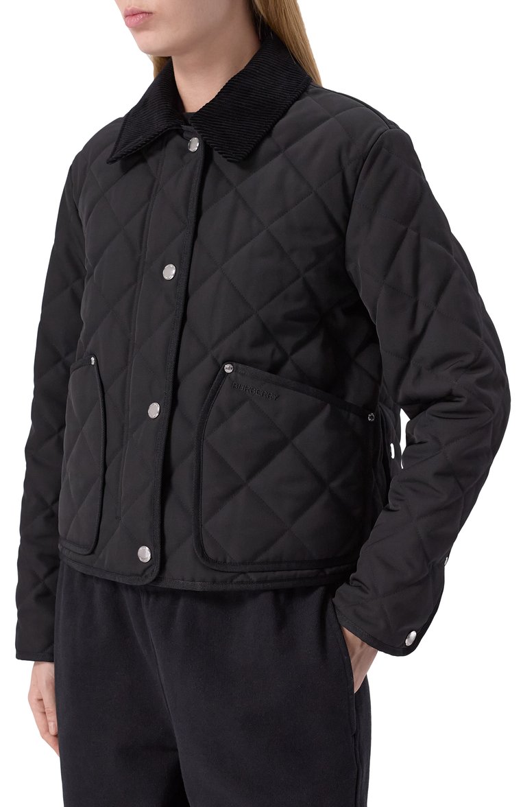 Женская куртка BURBERRY черного цвета, арт. 8096025 | Фото 3 (Длина (верхняя одежда): Короткие; Материал сплава: Проставлено; Драгоценные камни: Проставлено; Рукава: Длинные; Материал подклада: Хлопок; Стили: Кэжуэл; Кросс-КТ: Легкие, Куртка; Материал внешний: Синтетический материал)