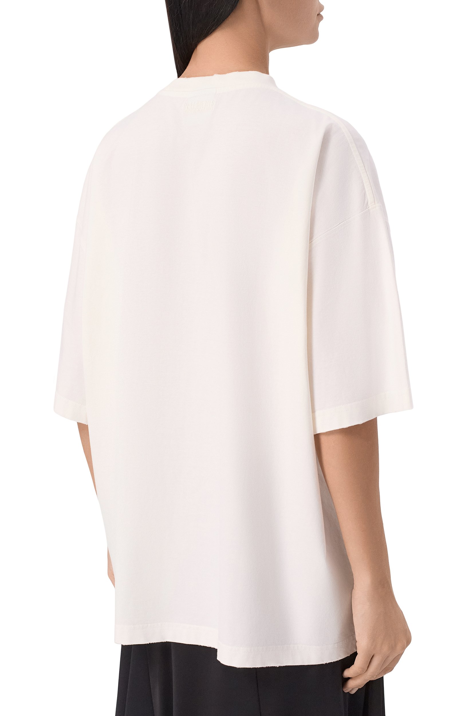 Хлопковая футболка VETEMENTS белого цвета по цене 66900 руб., арт. MH27TR196W, фото 4 Хлопковая футболка VETEMENTS, арт. MH27TR196W, фото 4