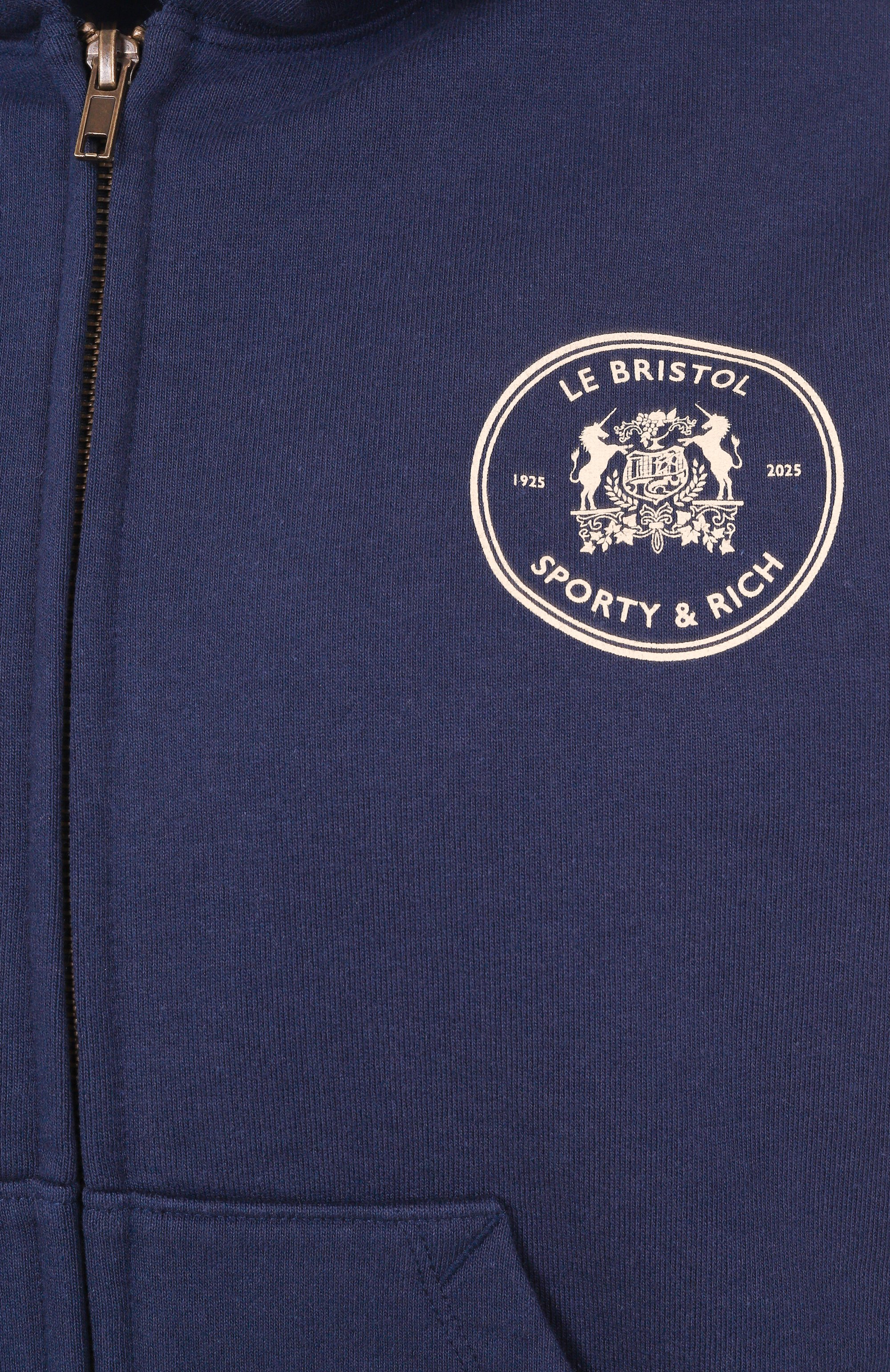 Хлопковая толстовка sporty & rich x le bristol paris SPORTY AND RICH синего цвета по цене 26100 руб., арт. ST068517618BL32, фото 6 Хлопковая толстовка sporty & rich x le bristol paris SPORTY AND RICH, арт. ST068517618BL32, фото 6