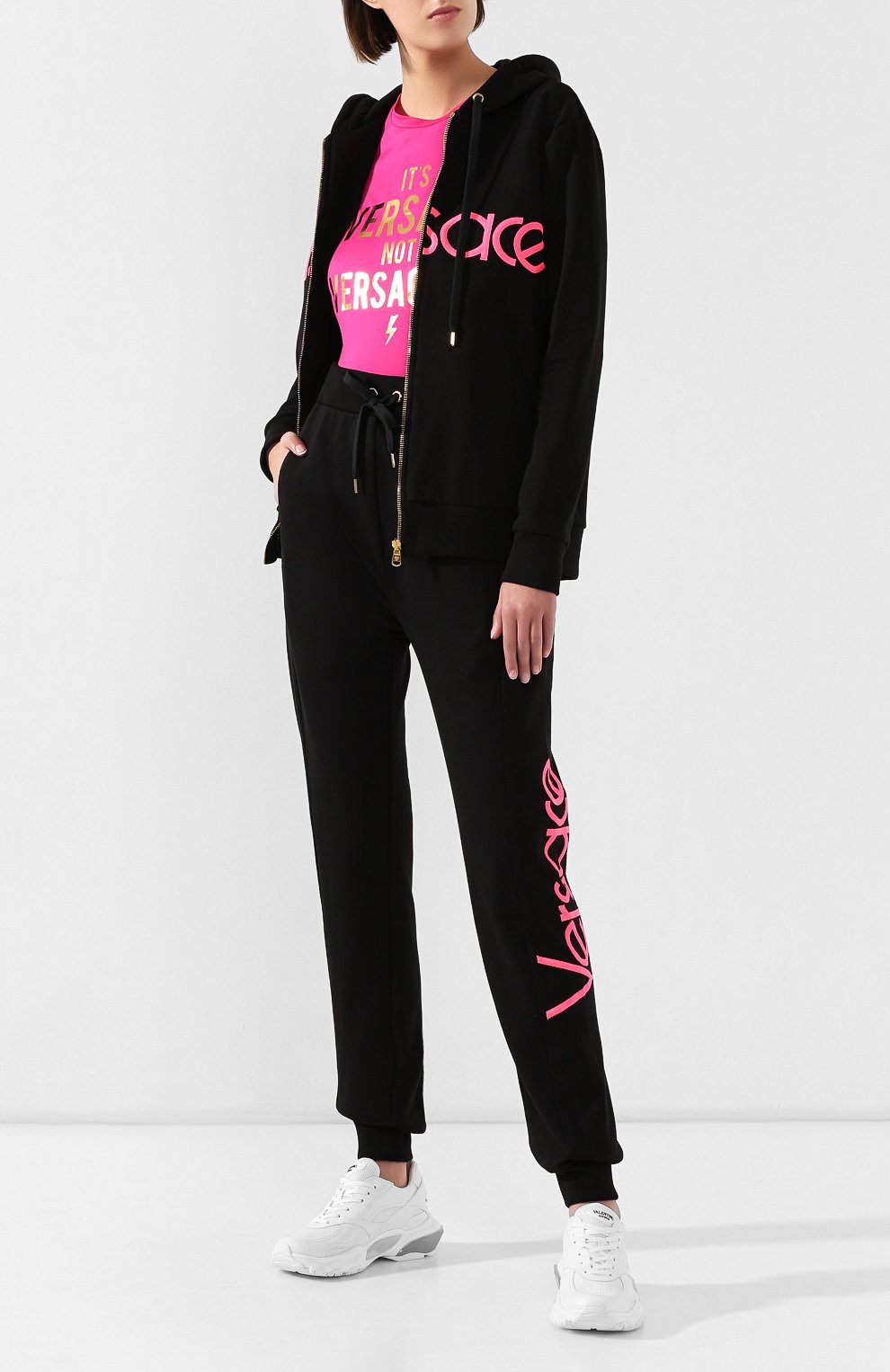 Хлопковые джоггеры VERSACE черного цвета по цене 79950 руб., арт. A83923/A227994, фото 2 Хлопковые джоггеры VERSACE, арт. A83923/A227994, фото 2