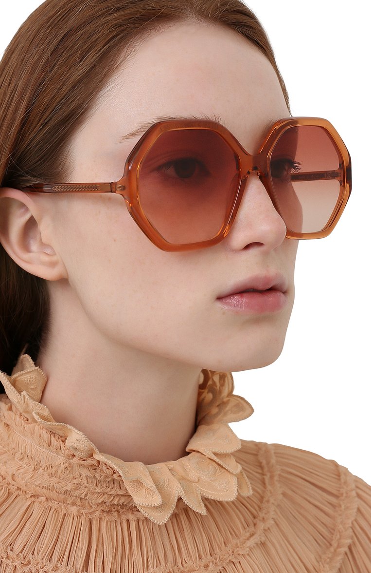 Женские солнцезащитные очки CHLOÉ оранжевого цвета, арт. CH0008S | Фото 2 (Региональные ограничения белый список (Axapta Mercury): Не проставлено; Нос: Не проставлено; Материал: Пластик; Тип очков: С/з; Очки форма: Бабочка)