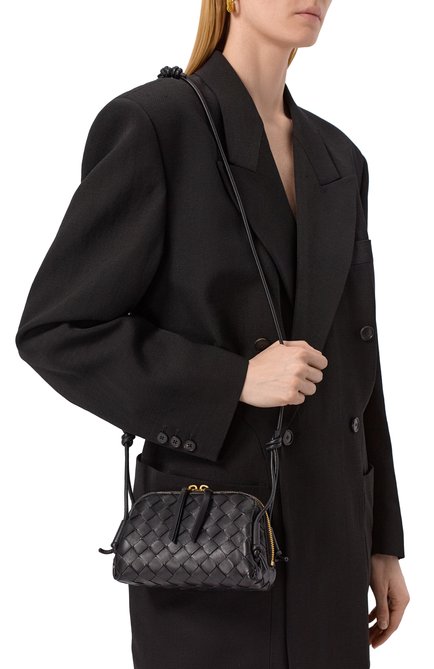 Женская сумка concert pouch BOTTEGA VENETA черного цвета, арт. 794258/VCPP1 | Фото 2 (Материал сплава: Проставлено; Размер: mini; Материал: Натуральная кожа; Д�рагоценные камни: Проставлено; Ремень/цепочка: На ремешке)