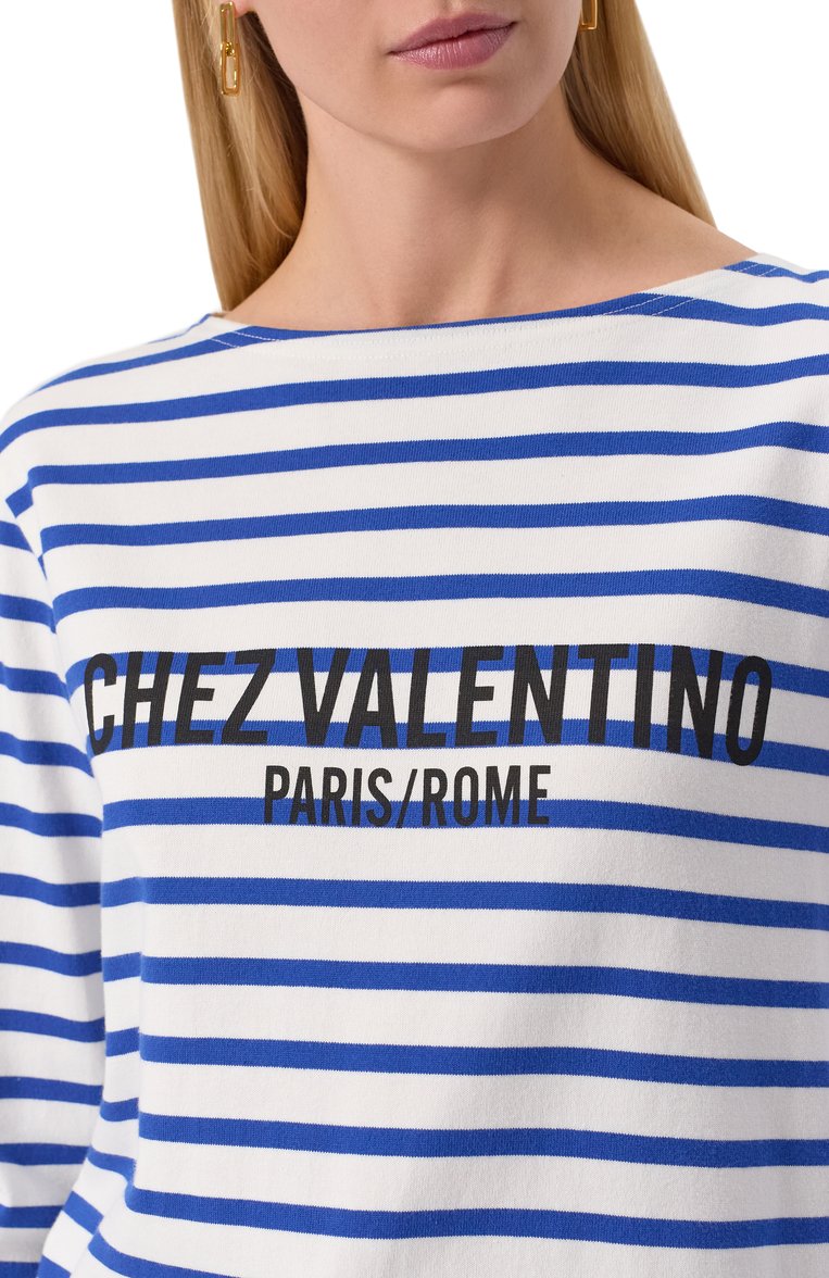 Женская хлопковый лонгслив VALENTINO голубого цвета, арт. 6B3MG24C/962 | Фото 5 (Длина (для топов): Стандартные; Рукава: Длинные; Автоматизация ТО: Проставлено; Автоматизация состава: Проставлено; Материал внешний: Хлопок; Принт: С принтом; С�тили: Кэжуэл)