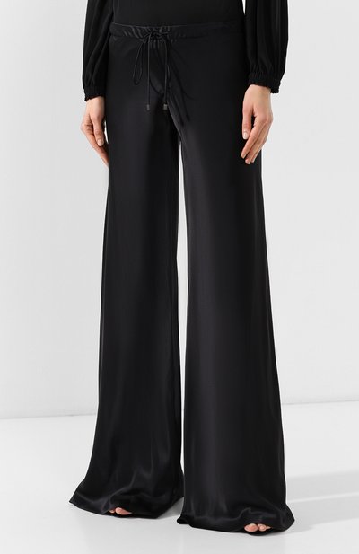 Шелковые брюки ROBERTO CAVALLI черного цвета по цене 64500 руб., арт. IQT220/SE001, фото 3 Шелковые брюки ROBERTO CAVALLI, арт. IQT220/SE001, фото 3
