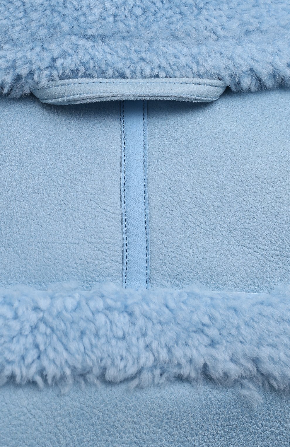 Дубленка из овчины JACQUEMUS голубого цвета по цене 294500 руб., арт. 213C0001-1390, фото 5 Дубленка из овчины JACQUEMUS, арт. 213C0001-1390, фото 5