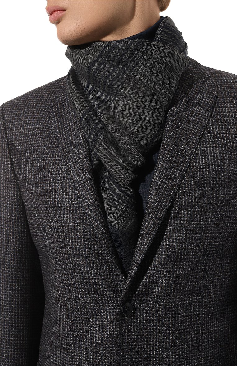 Мужской шарф CORNELIANI серого цвета, арт. 92B339-3829002 | Фото 2 (Материал сплава: Проставлено; Материал: Текстиль, Шерсть; Нос: Не проставлено; Мужское Кросс-КТ: Шарфы - с бахромой; Кросс-КТ: шерсть)