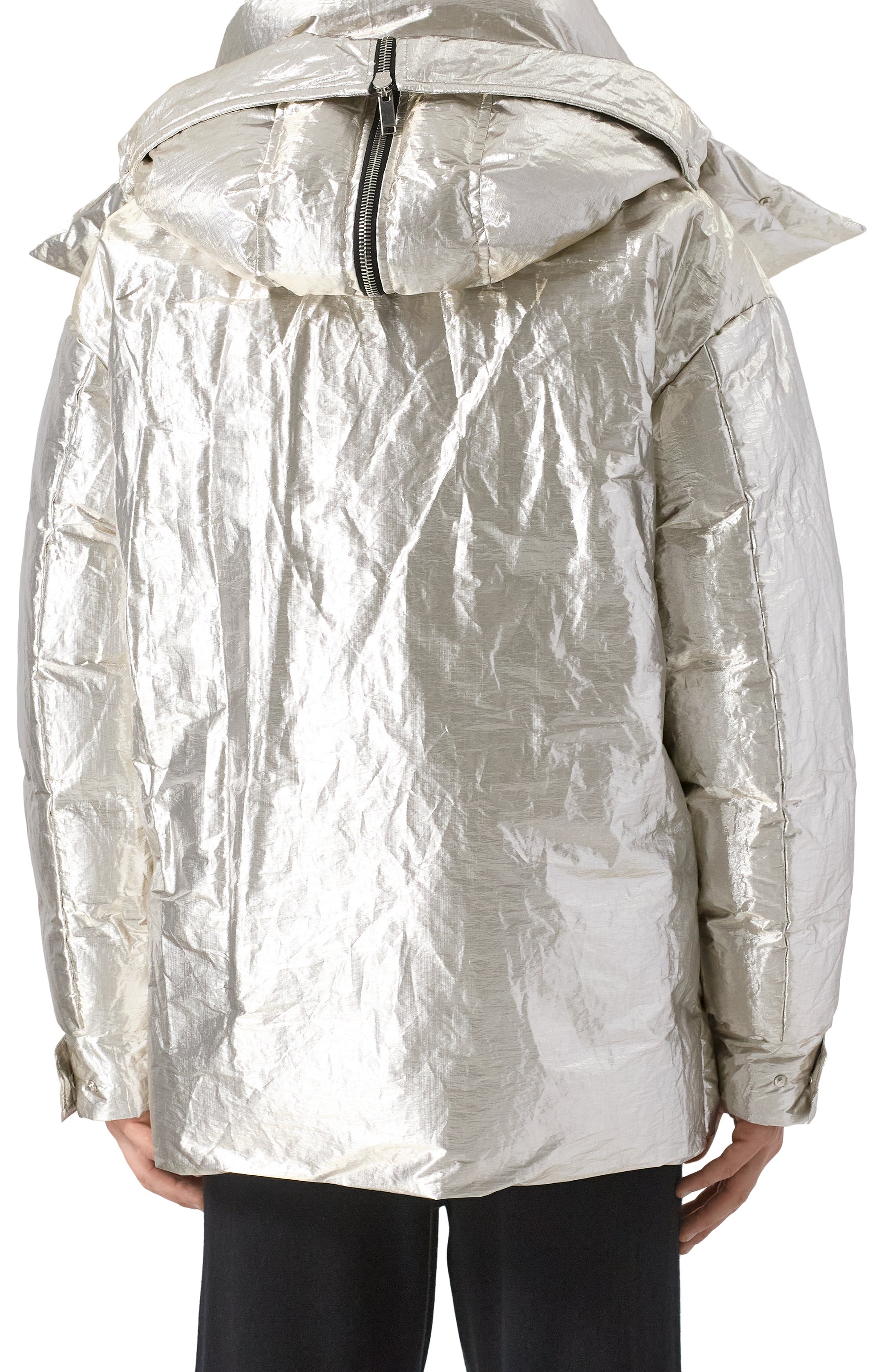 Пуховик MVST серебряного цвета по цене 281000 руб., арт. ICU0012/AS_SET, фото 4 Пуховик MVST, арт. ICU0012/AS_SET, фото 4