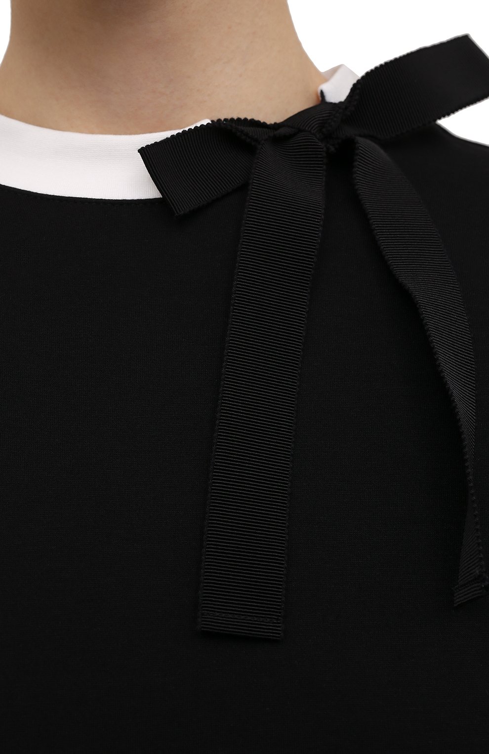 Платье из вискозы REDVALENTINO черного цвета по цене 48400 руб., арт. XR3MJ08X/6DP, фото 5 Платье из вискозы REDVALENTINO, арт. XR3MJ08X/6DP, фото 5