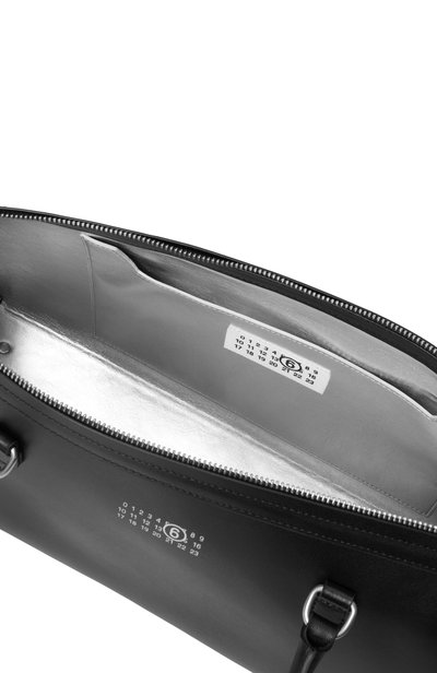 Сумка bauletto large MM6 черного цвета по цене 57800 руб., арт. SB6ZH0041/P9061, фото 5 Сумка bauletto large MM6, арт. SB6ZH0041/P9061, фото 5