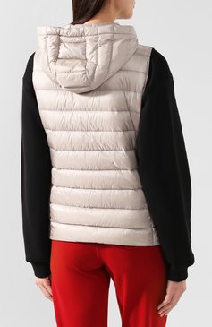 Женский пуховый жилет MONCLER светло-серо�го цвета, арт. E1-093-48324-98-C0000 | Фото 4 (Материал утеплителя: Пух и перо; Материал подклада: Синтетический материал; Статус проверки: Проверена категория; Длина (верхняя одежда): Короткие; Материал внешний: Синтетический материал; Женское Кросс-КТ: Верхняя одежда; Кросс-КТ: Пуховик; Драгоценные камни: Проставлено; Материал сплава: Проставлено)